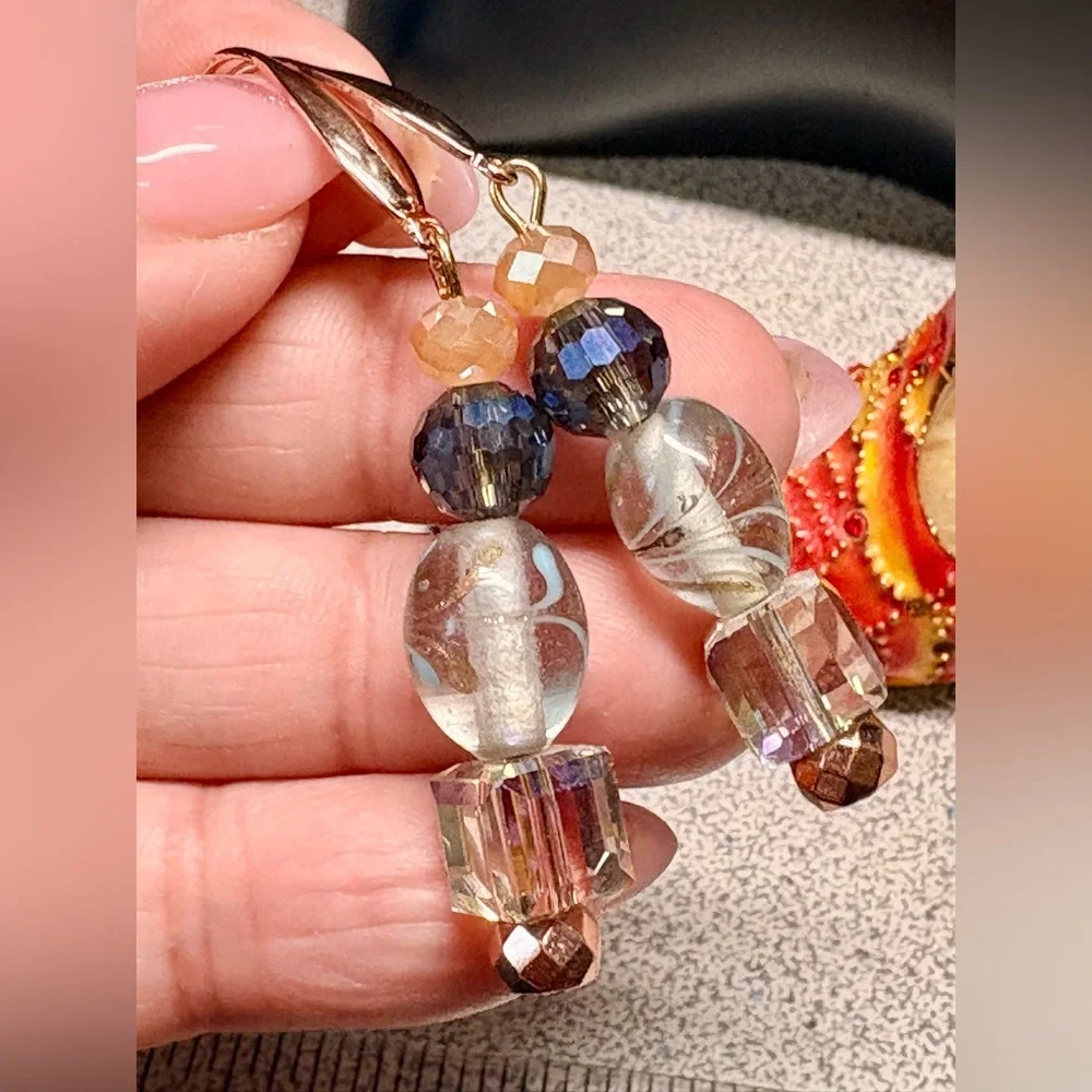 Elegant lampwork artisan glass and rose gold Earrings - Picture 2 of 8